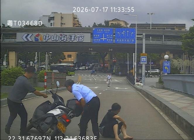 危难时刻显担当，公交驾驶员善举暖人心