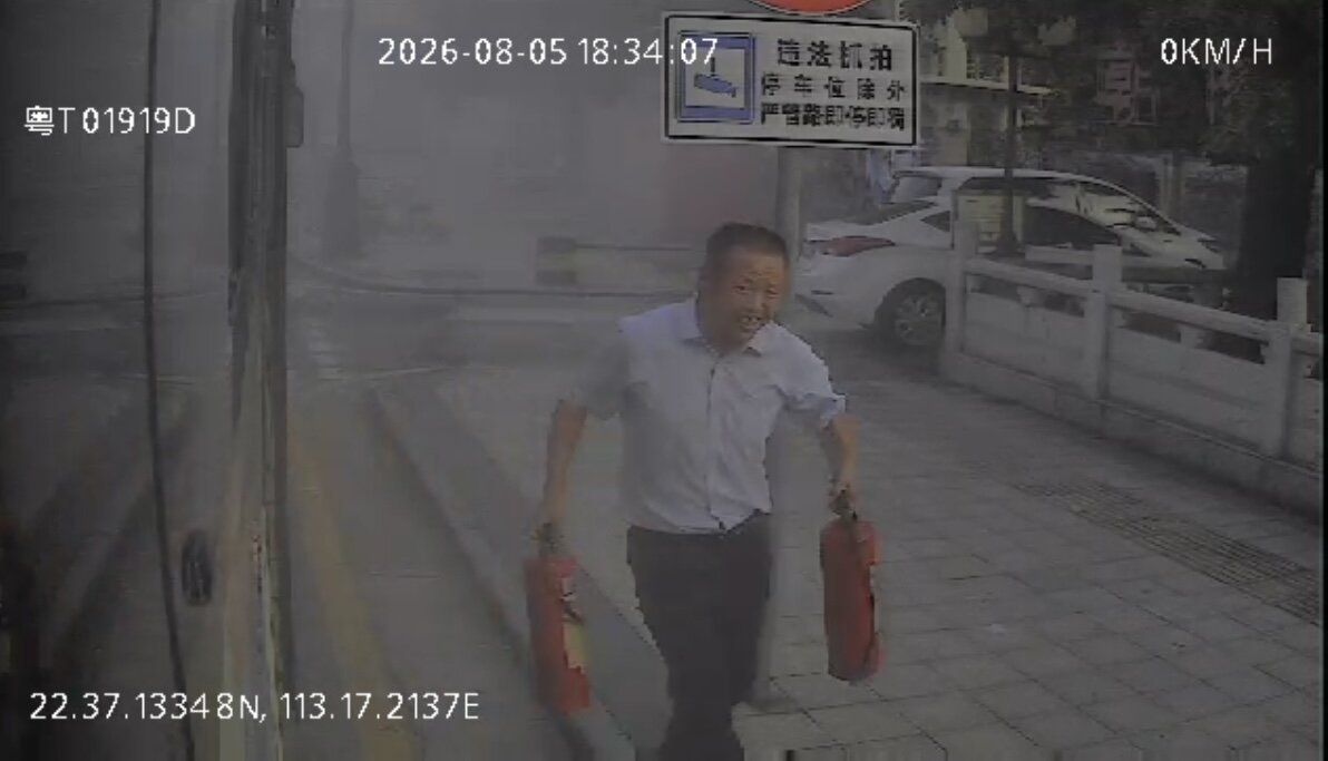 礼遇公交暖全城，公交善举传递城市温情
