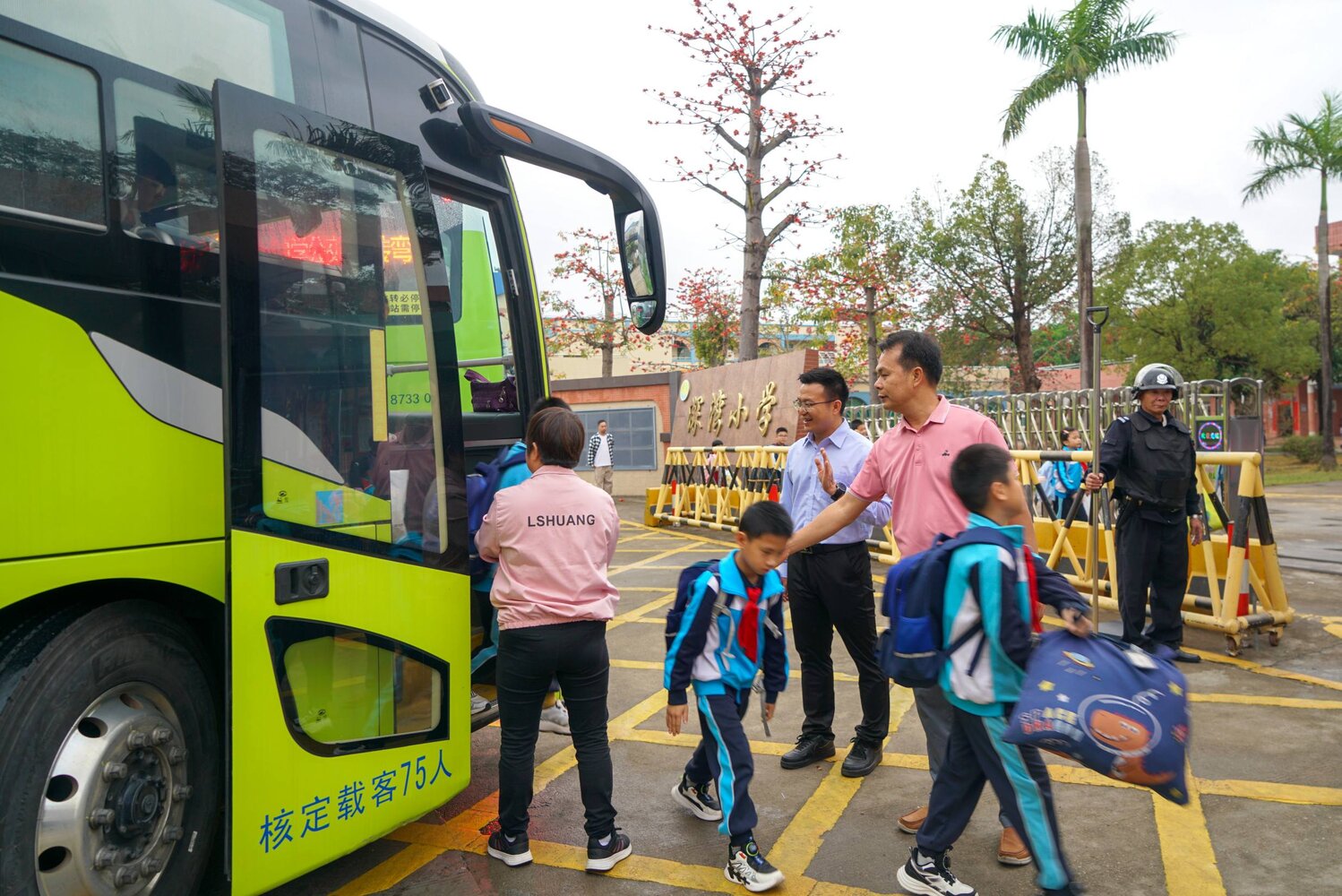 直击开学首日！中山公交集团为开学季按下 &ldquo;护航键&rdquo;