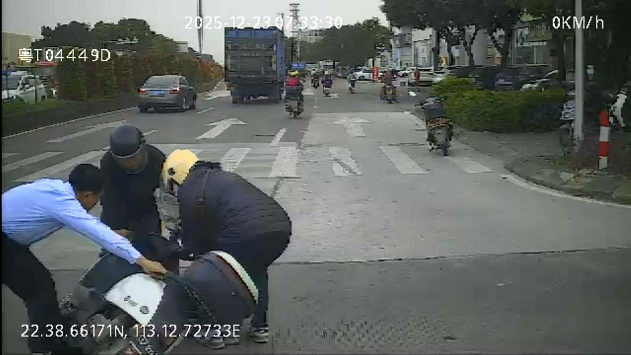 路遇危难伸援手，中山公交暖心护航市民出行