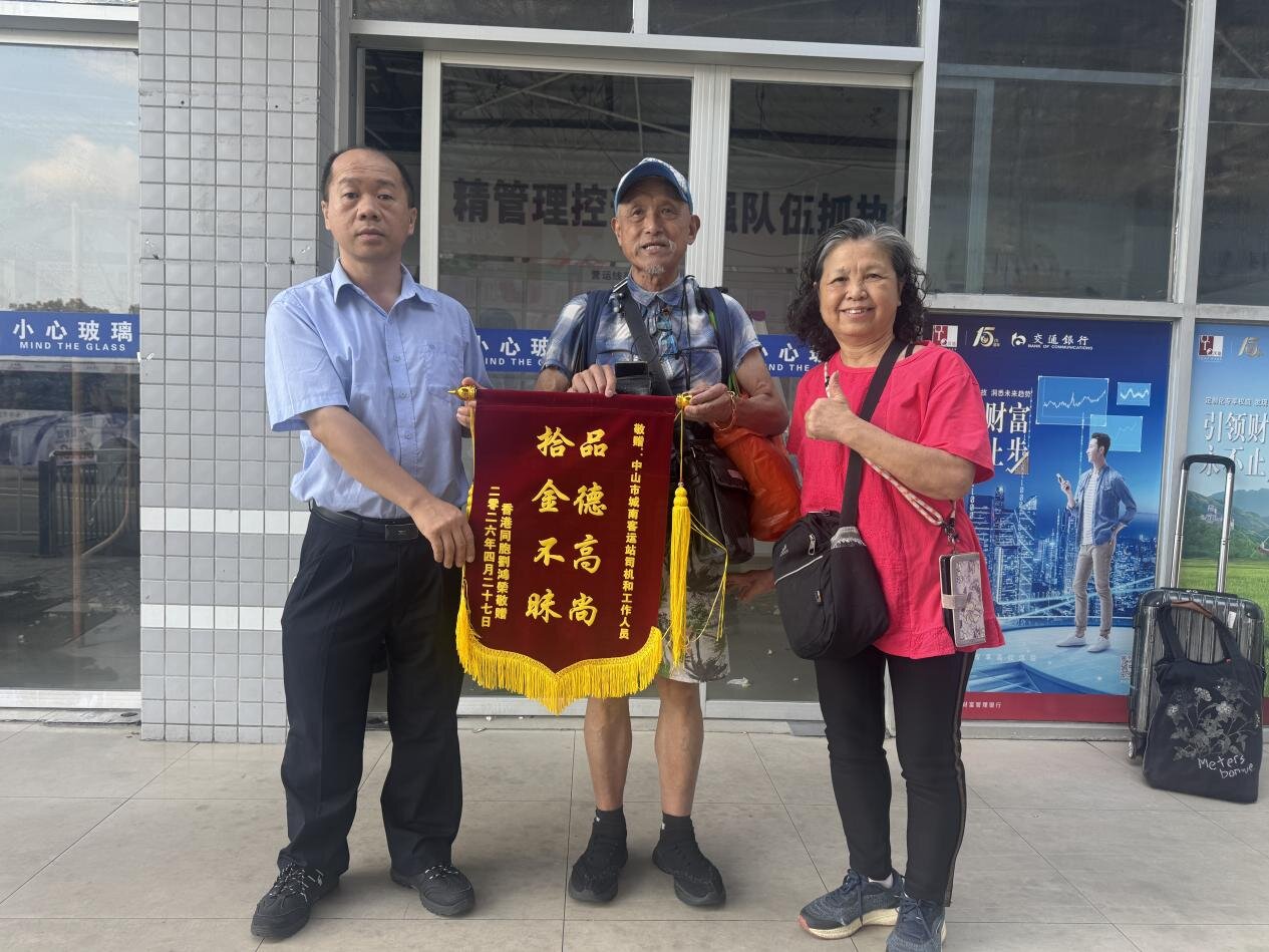 平凡善举暖人心，公交温度传四方